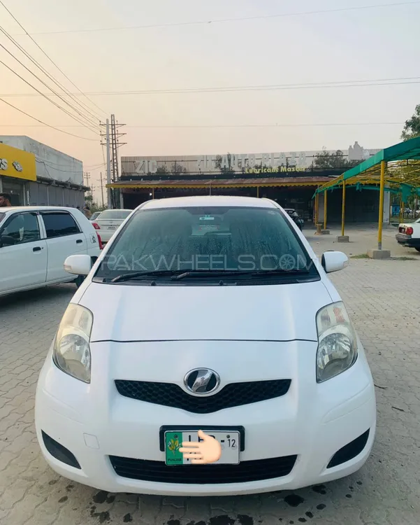Toyota Vitz 2009 for Sale in Mardan Image-1