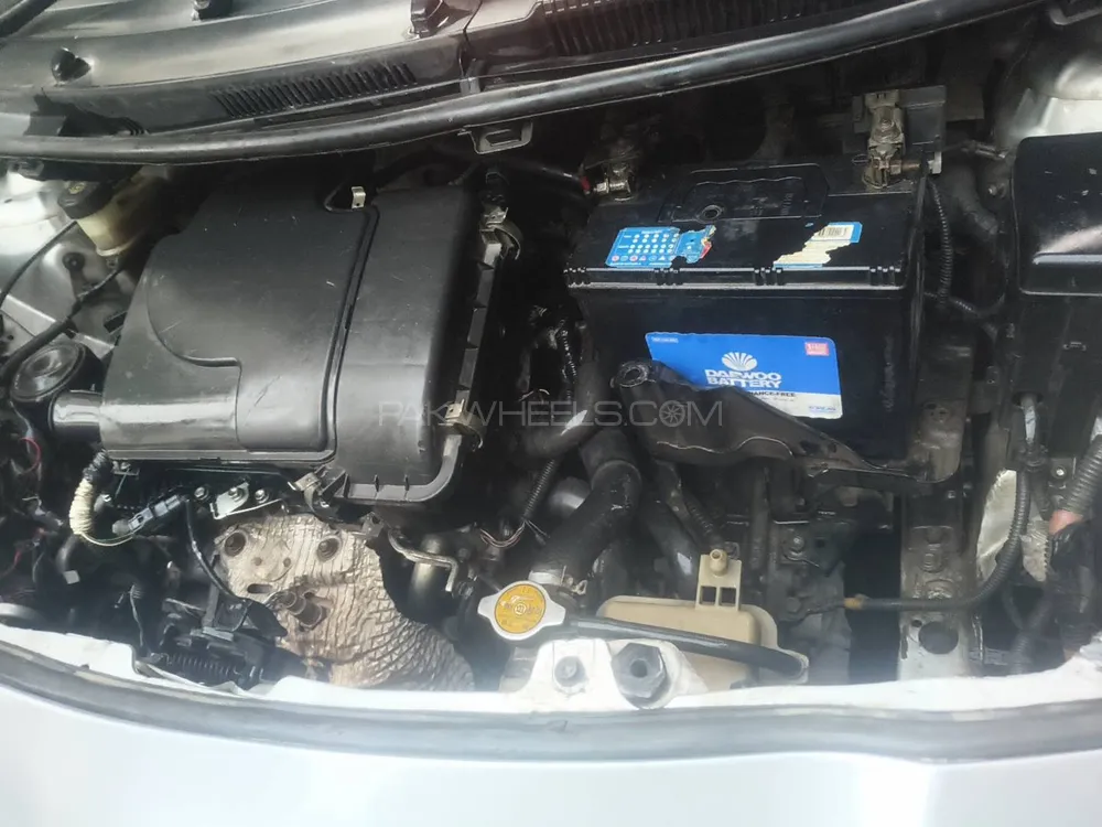 Toyota Vitz 2010 for Sale in Lahore Image-1
