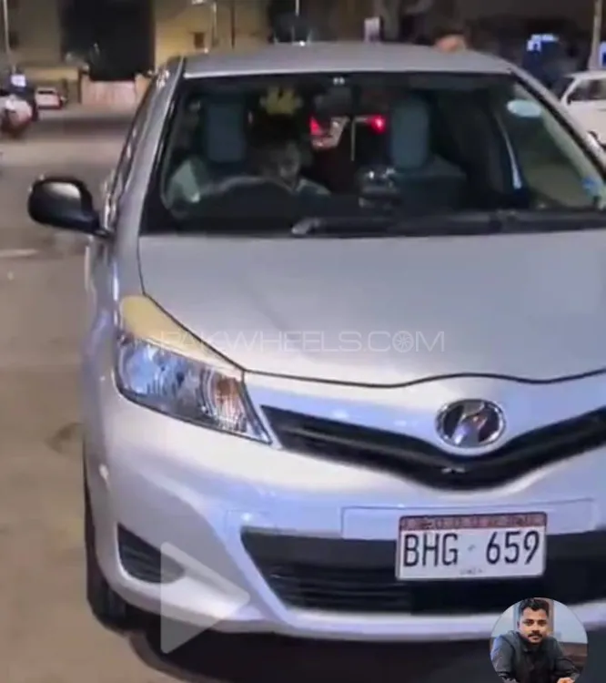 Toyota Vitz 2013 for Sale in Karachi Image-1
