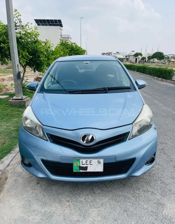 Toyota Vitz 2012 for Sale in Multan Image-1