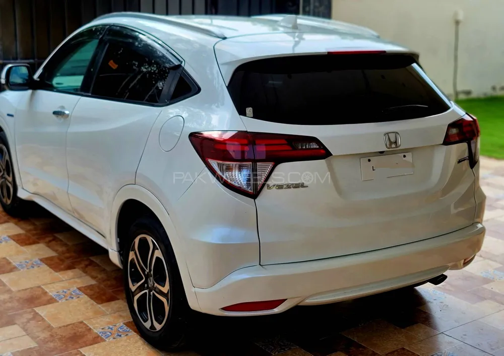 Honda Vezel 2015 for Sale in Lahore Image-1