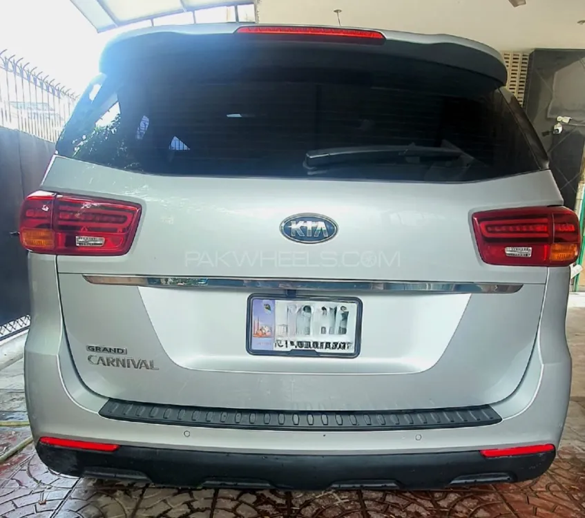 KIA Carnival 2018 for Sale in Lahore Image-1