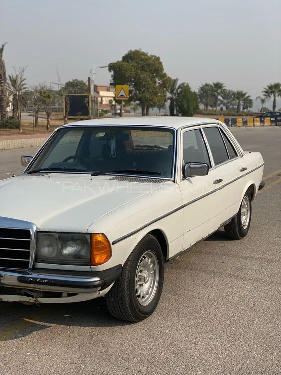 Mercedes Benz E Class 1980 for Sale in Peshawar Image-1