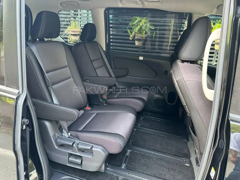 Nissan Serena 2019 for Sale in Karachi Image-1