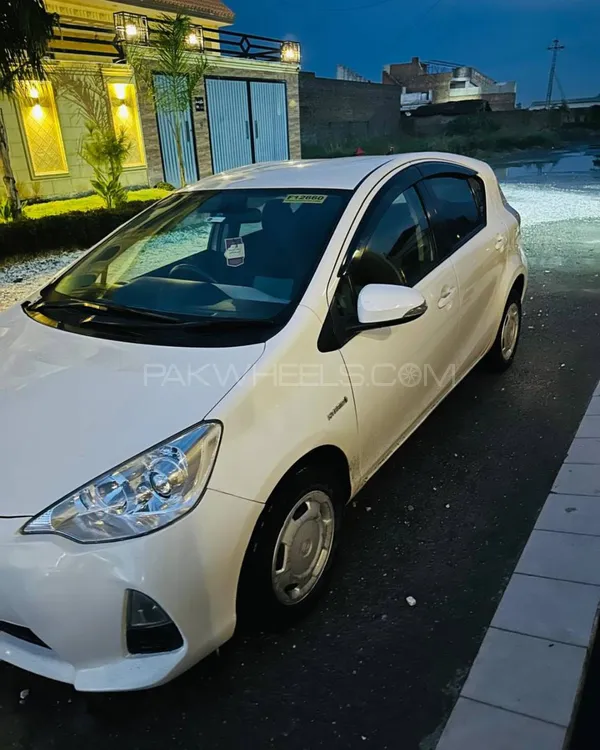 Toyota Aqua 2013 for Sale in Peshawar Image-1