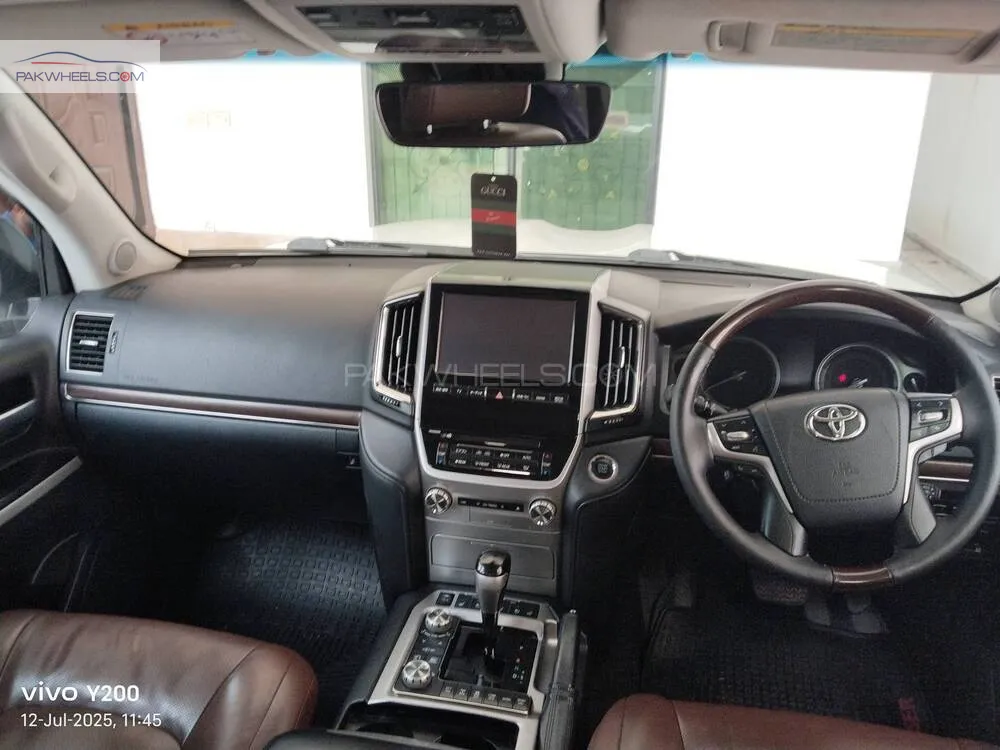 Toyota Land Cruiser 2016 for Sale in Lahore Toyota Land Cruiser 2016 for Sale in Lahore Image-10