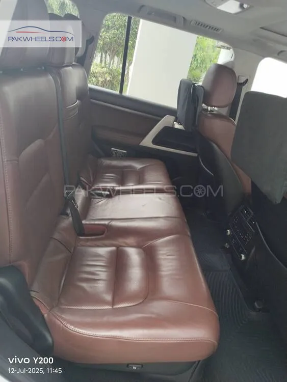 Toyota Land Cruiser 2016 for Sale in Lahore Toyota Land Cruiser 2016 for Sale in Lahore Image-11