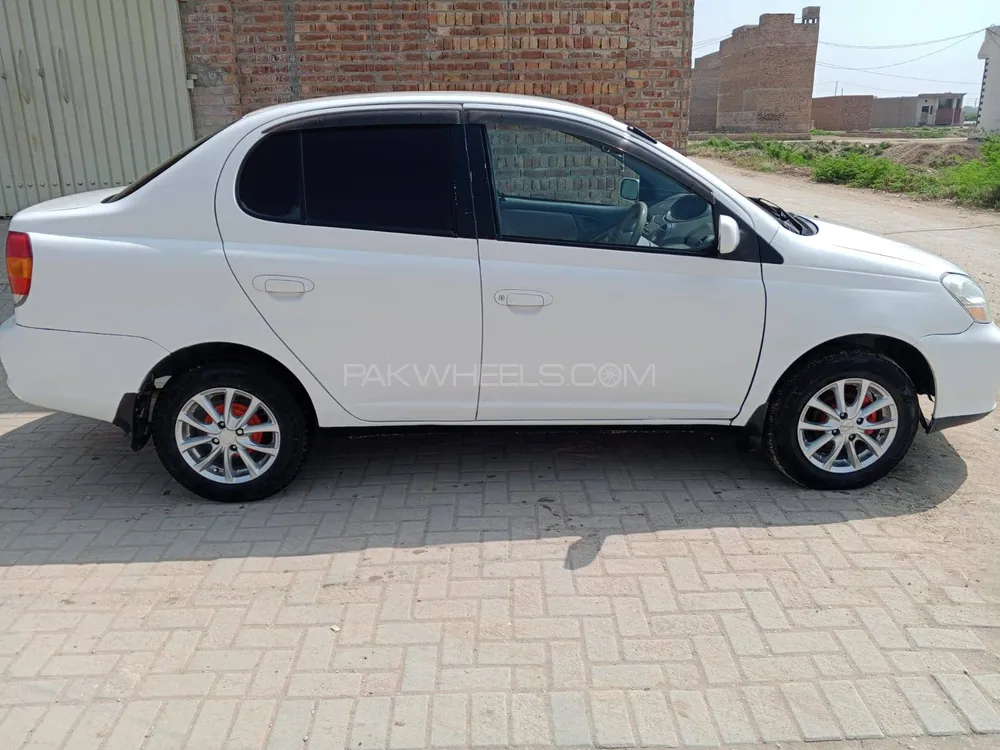 Toyota Platz 2004 for Sale in D.G.Khan Image-1