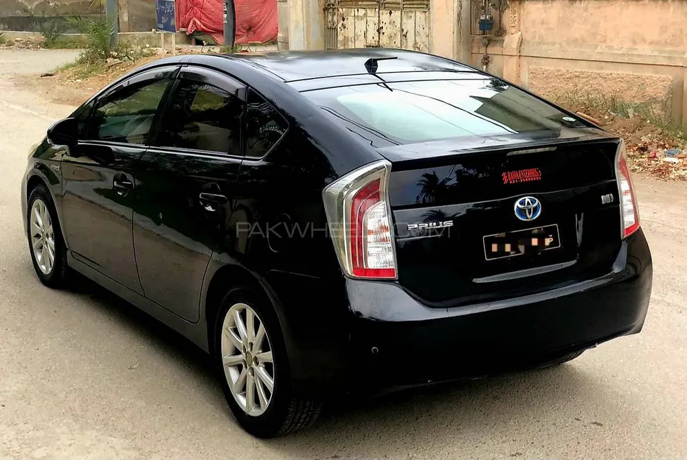 Toyota Prius 2013 for Sale in Karachi Toyota Prius 2013 for Sale in Karachi Image-1