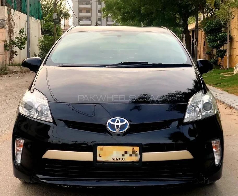 Toyota Prius 2013 for Sale in Karachi Toyota Prius 2013 for Sale in Karachi Image-4