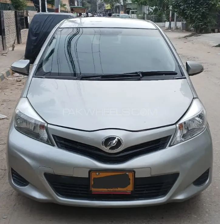 Toyota Vitz 2012 for Sale in Karachi Image-1