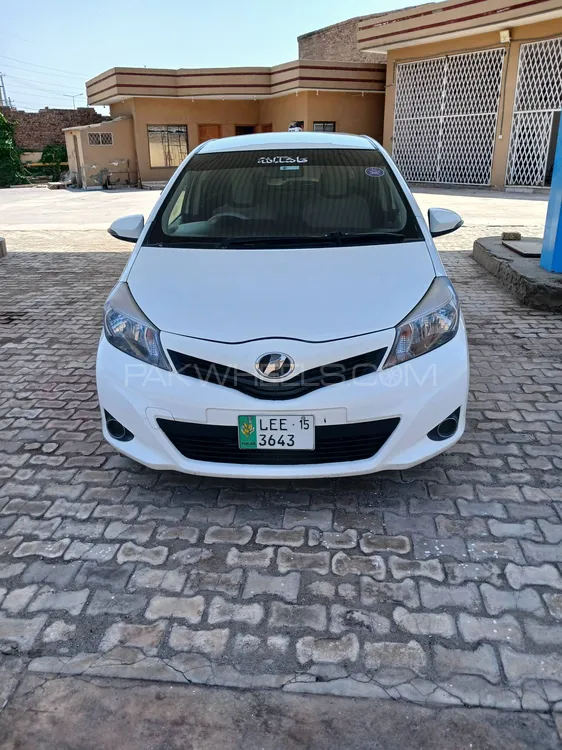 Toyota Vitz 2012 for Sale in Peshawar Image-1