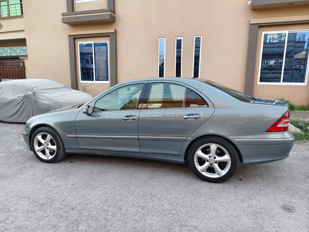 Mercedes Benz C Class 2005 for Sale in Islamabad Image-1