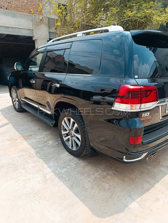 Toyota Land Cruiser 2019 for Sale in Okara Toyota Land Cruiser 2019 for Sale in Okara Image-3