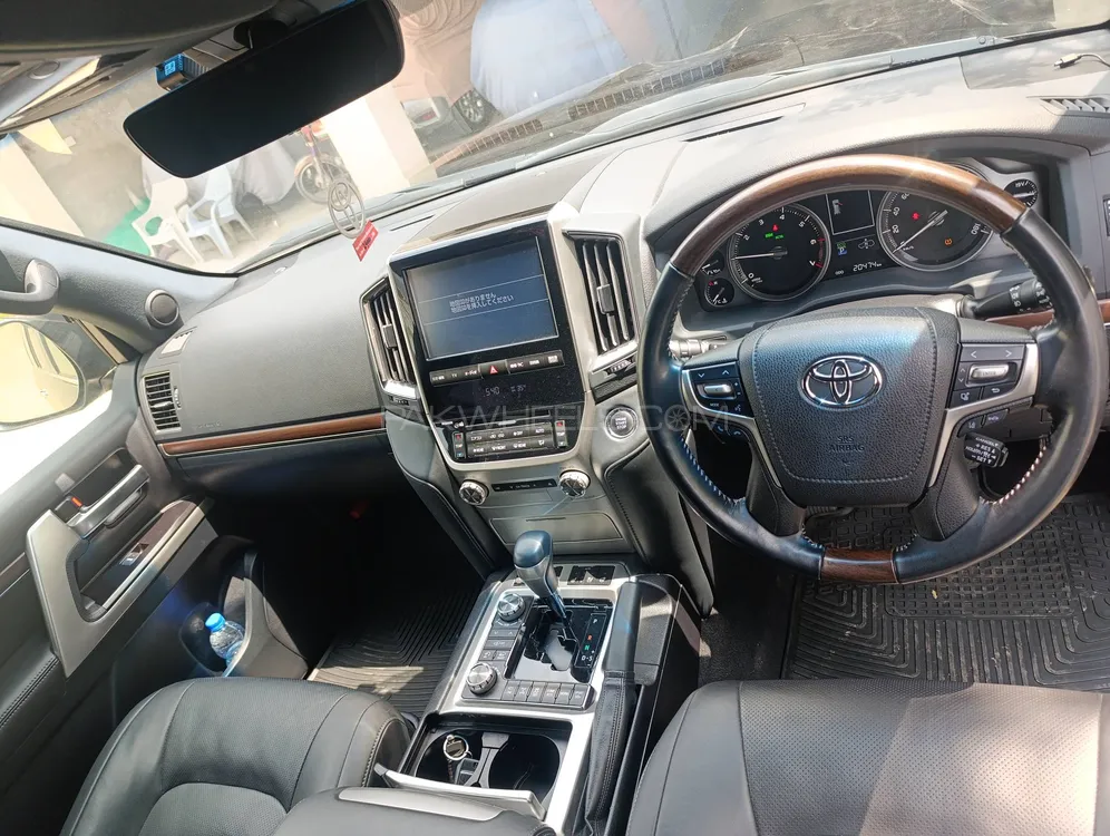 Toyota Land Cruiser 2019 for Sale in Okara Toyota Land Cruiser 2019 for Sale in Okara Image-8