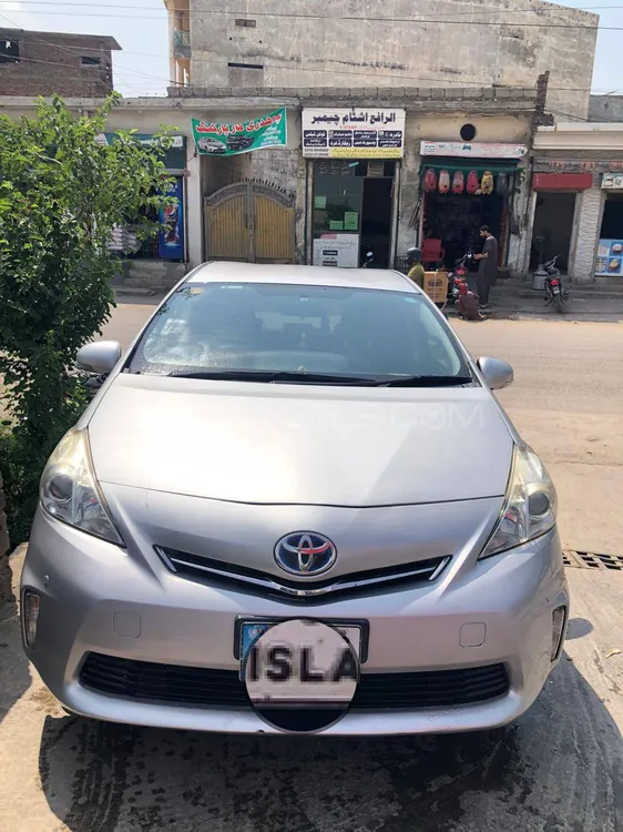Toyota Prius Alpha 2014 for Sale in Rawalpindi Image-1
