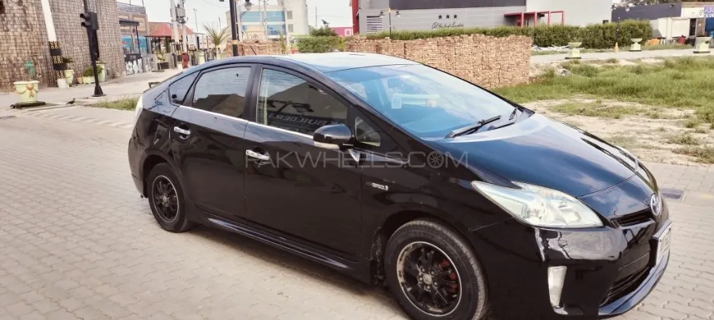 Toyota Prius 2012 for Sale in Okara Image-1