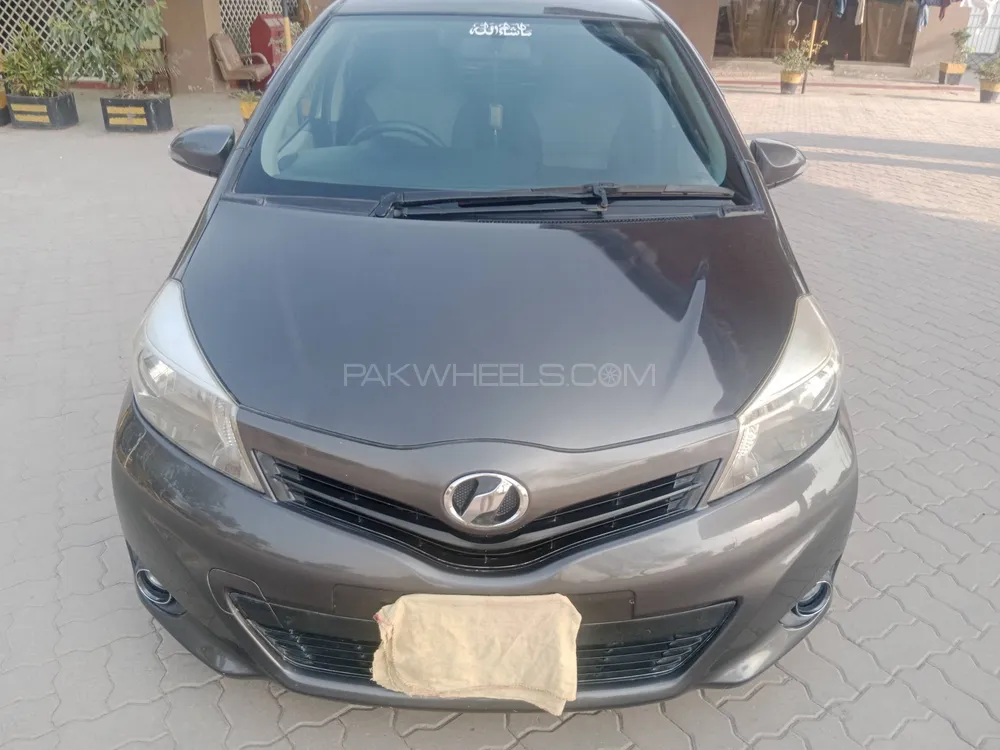 Toyota Vitz 2012 for Sale in Multan Image-1