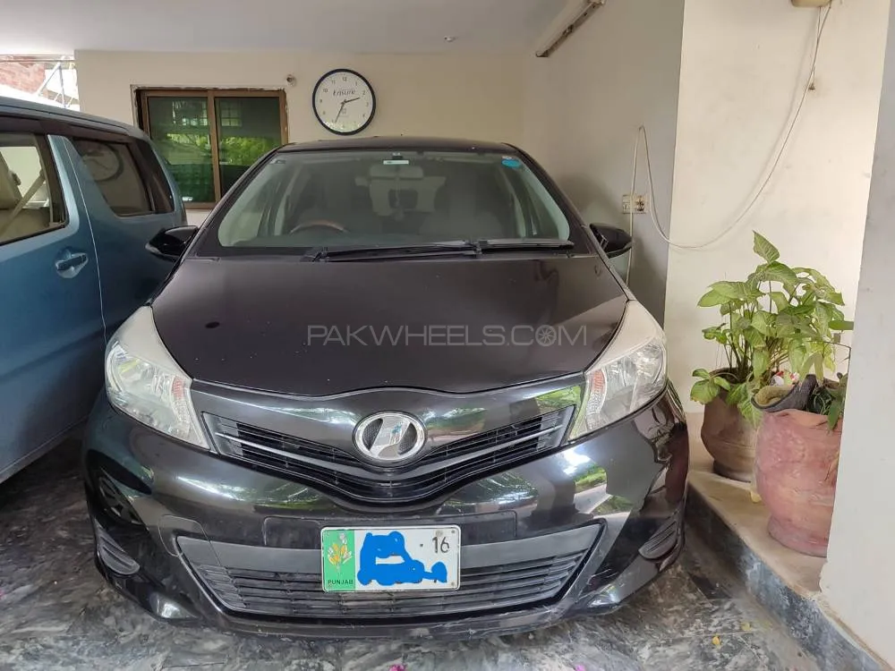 Toyota Vitz 2013 for Sale in Lahore Image-1
