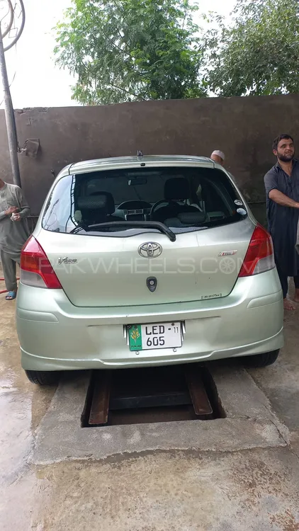 Toyota Vitz 2006 for Sale in Peshawar Image-1