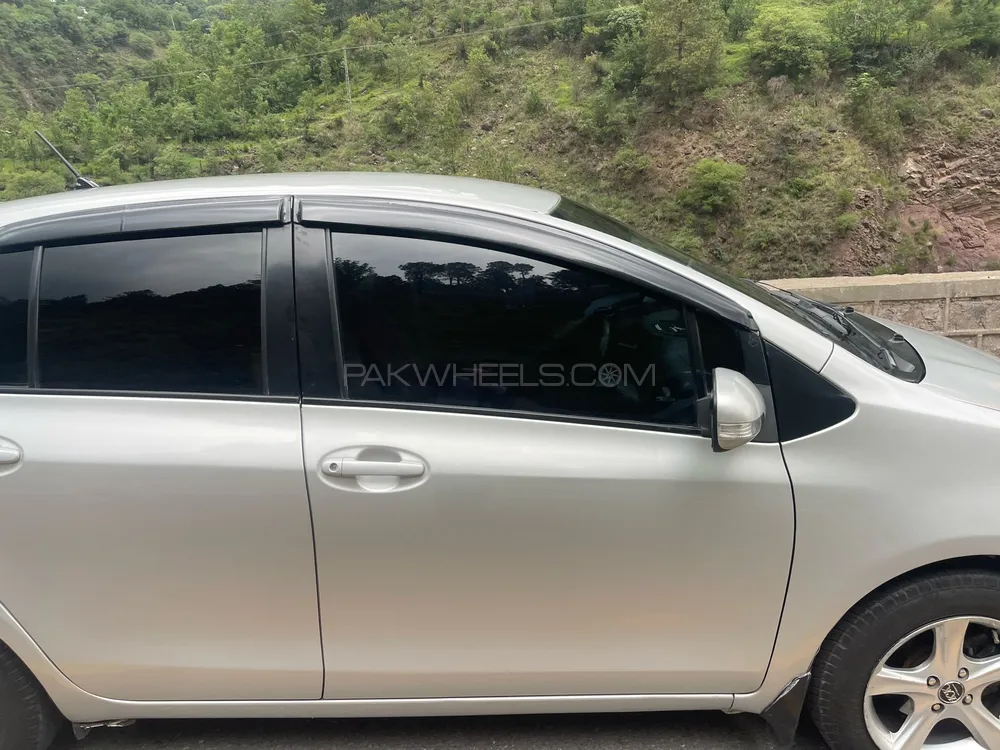 Toyota Vitz 2010 for Sale in Muzaffarabad Image-1