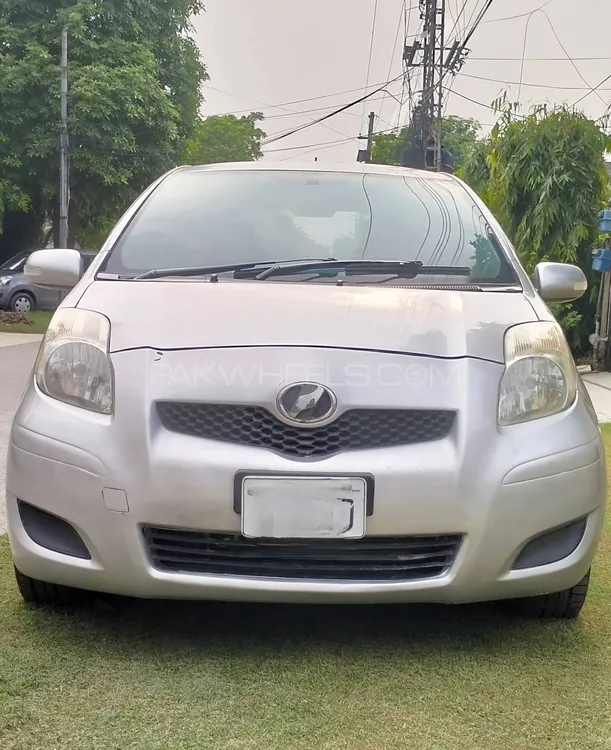 Toyota Vitz 2010 for Sale in Lahore Image-1