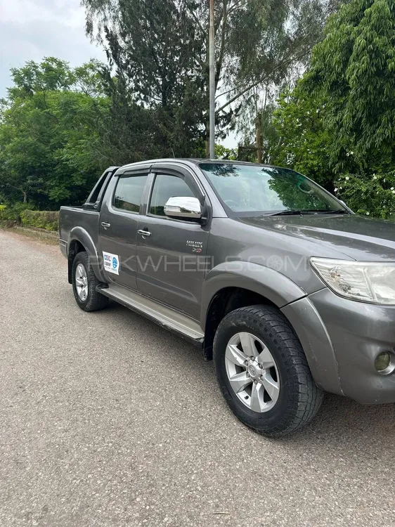 Toyota Hilux 2013 for Sale in Islamabad Image-1