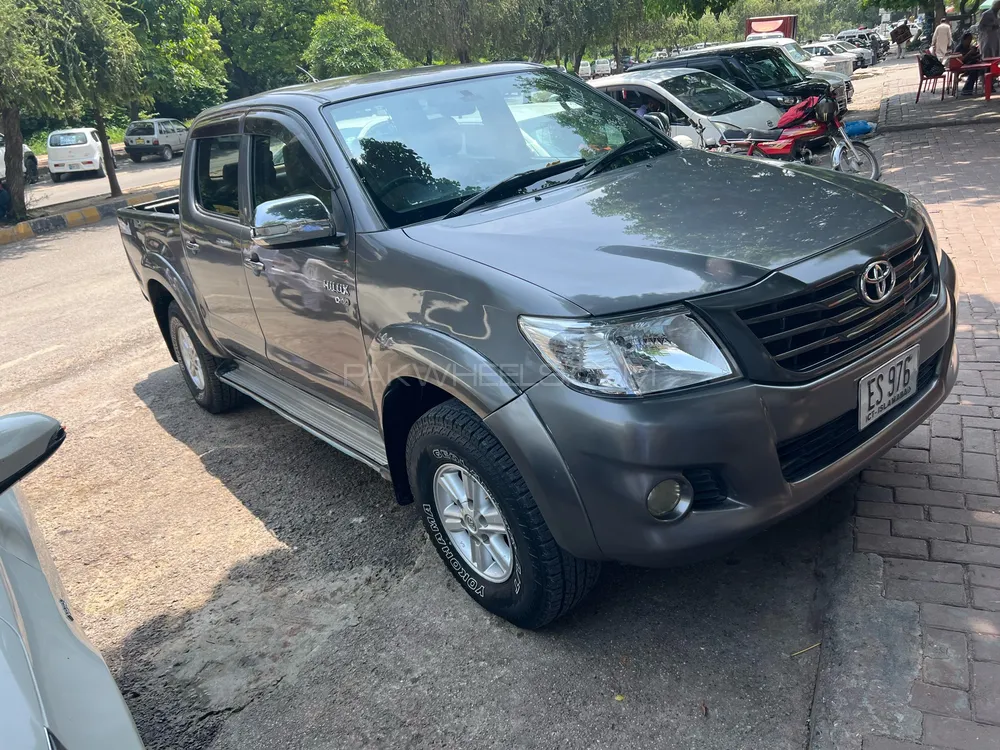 Toyota Hilux 2015 for Sale in Islamabad Image-1