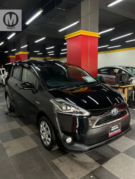 Toyota Sienta 2018 for Sale in Karachi Image-1