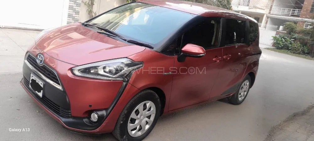 Toyota Sienta 2016 for Sale in Lahore Image-1