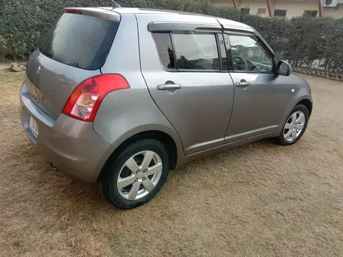 Suzuki Swift DLX 1.3 2015