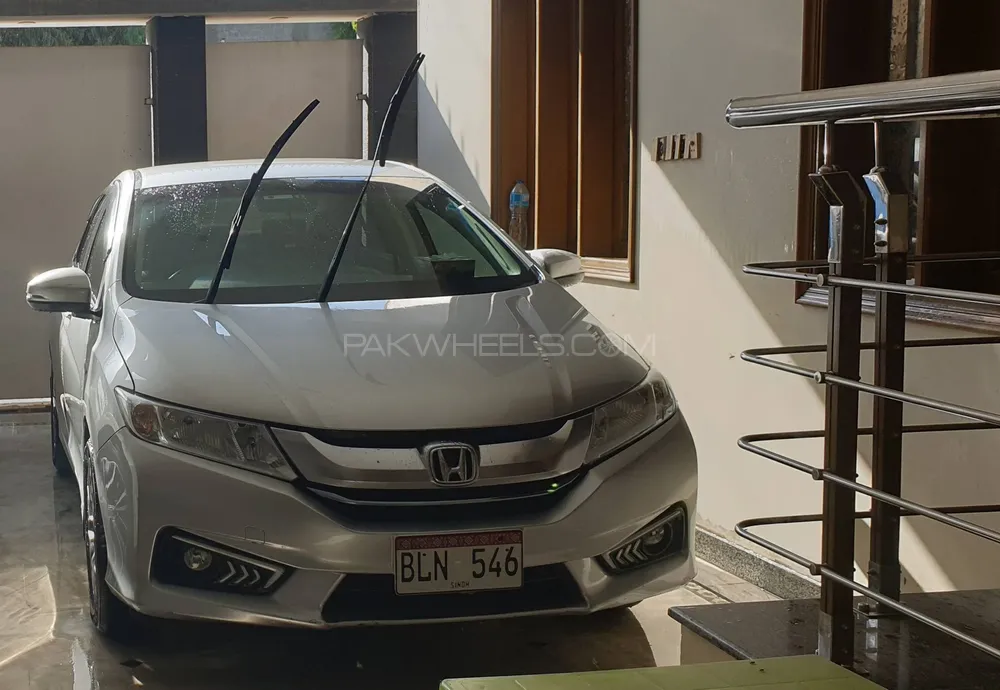 Honda Grace Hybrid 2015 for Sale in Karachi Image-1