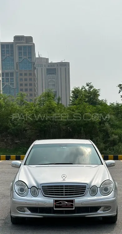 Mercedes Benz E Class 2004 for Sale in Islamabad Image-1