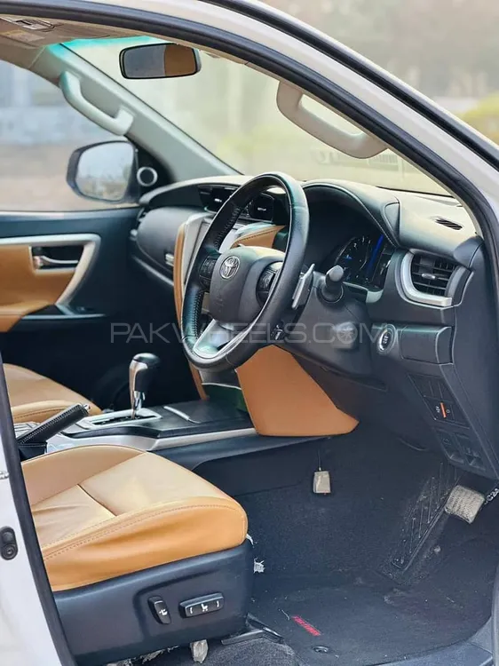 Toyota Fortuner 2021 for Sale in Peshawar Image-1