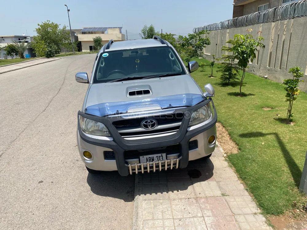 Toyota Hilux 2011 for Sale in Islamabad Image-1