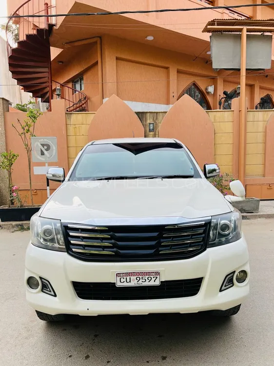 Toyota Hilux 2014 for Sale in Karachi Image-1