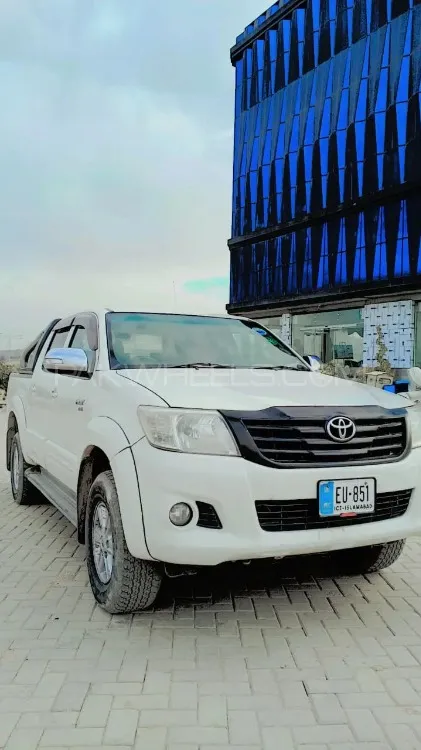 Toyota Hilux 2015 for Sale in Peshawar Image-1