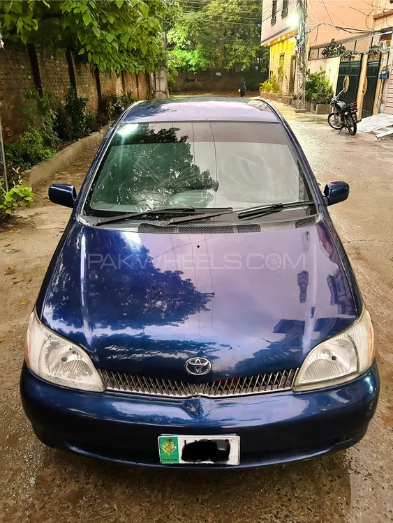 Toyota Platz 2000 for Sale in Lahore Image-1