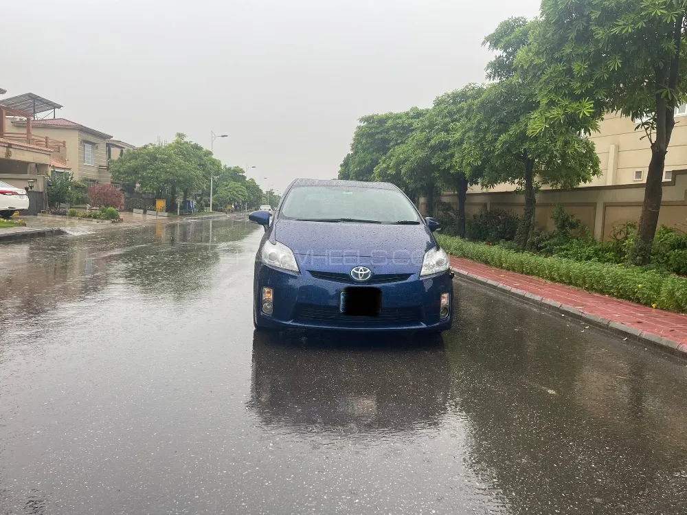Toyota Prius 2011 for Sale in Islamabad Image-1