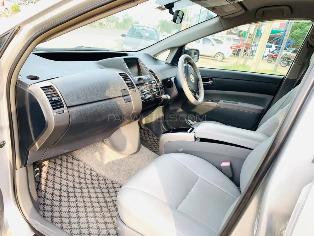 Toyota Prius 2008 for Sale in Lahore Image-1