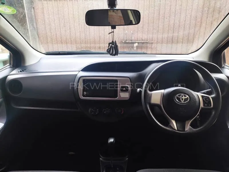 Toyota Vitz 2014 for Sale in Lahore Image-1