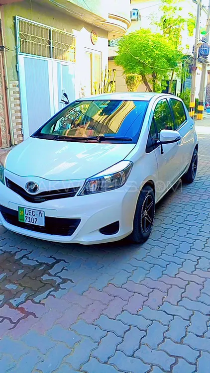 Toyota Vitz 2013 for Sale in Lahore Image-1