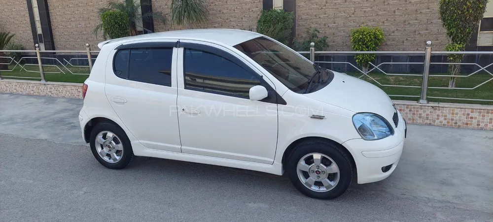 Toyota Vitz 2004 for Sale in Peshawar Image-1