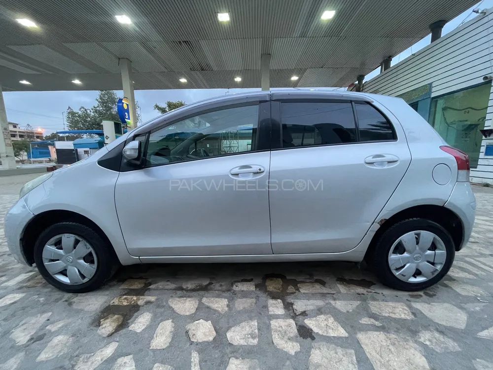 Toyota Vitz 2008 for Sale in Karachi Image-1