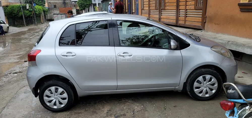 Toyota Vitz 2009 for Sale in Islamabad Image-1