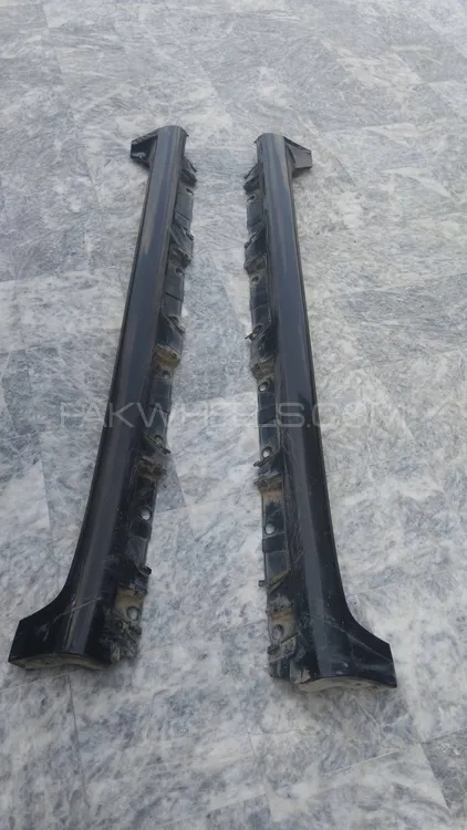 Side door panel Image-1