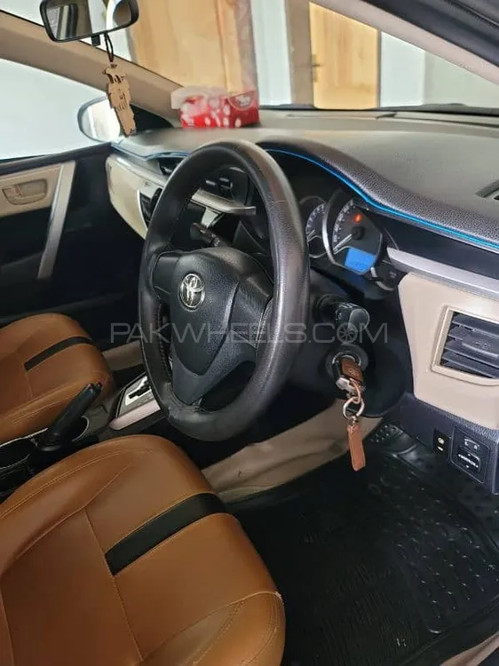 Toyota Corolla 2017 for Sale in Muzaffar Gargh Image-1