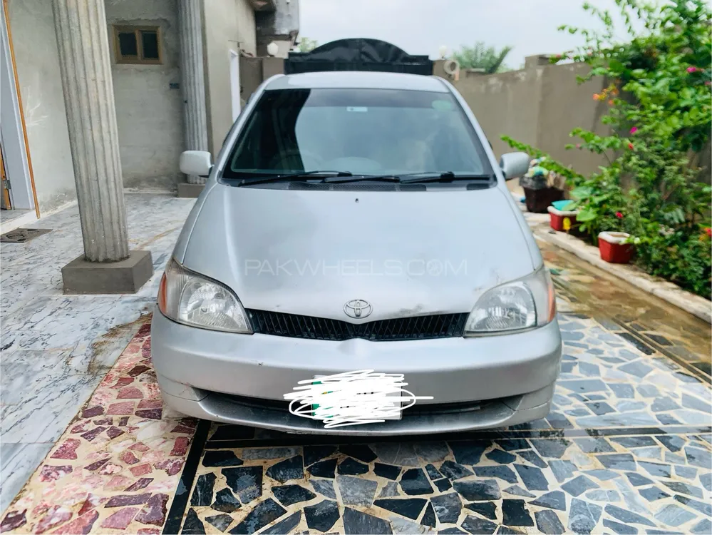 Toyota Platz 2000 for Sale in Malakwal Image-1