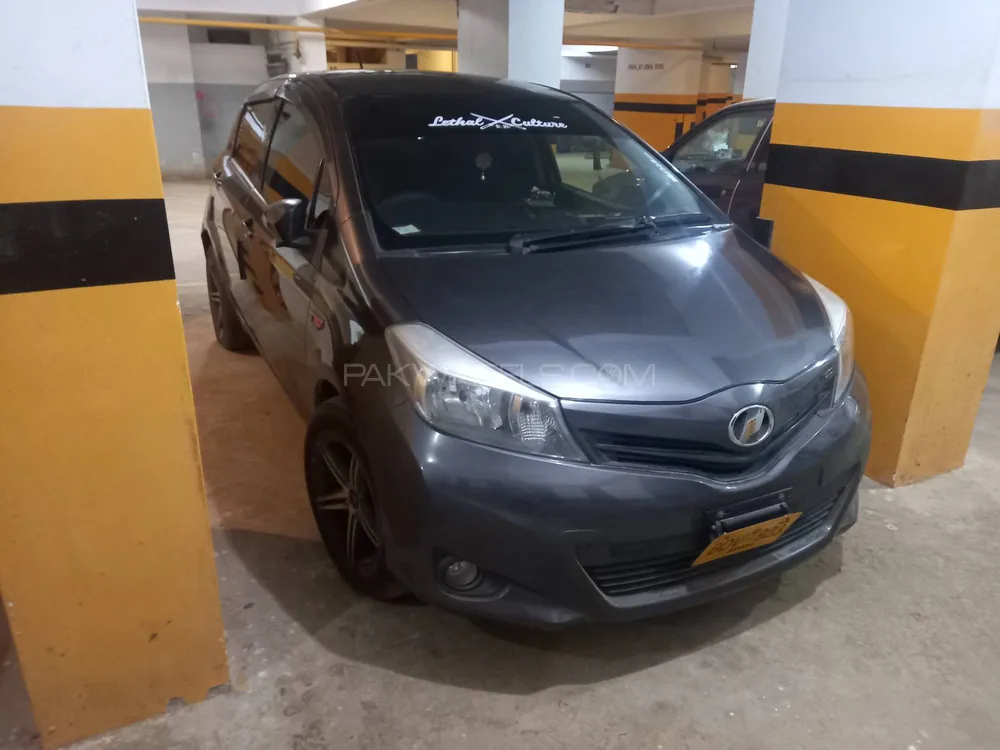 Toyota Vitz 2013 for Sale in Karachi Image-1