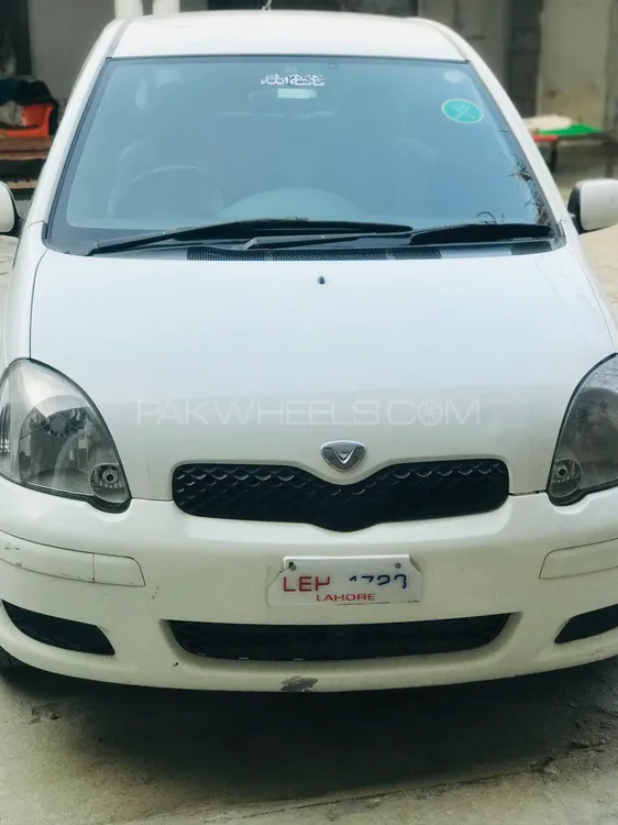 Toyota Vitz 2004 for Sale in Mardan Image-1